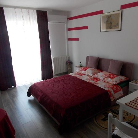 Hanifa Apartmani Rovigno Esterno foto