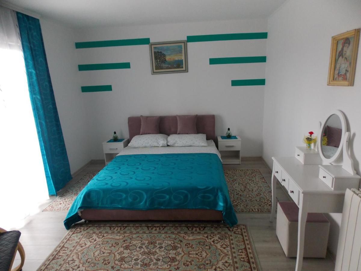 Hanifa Apartmani Rovigno Esterno foto