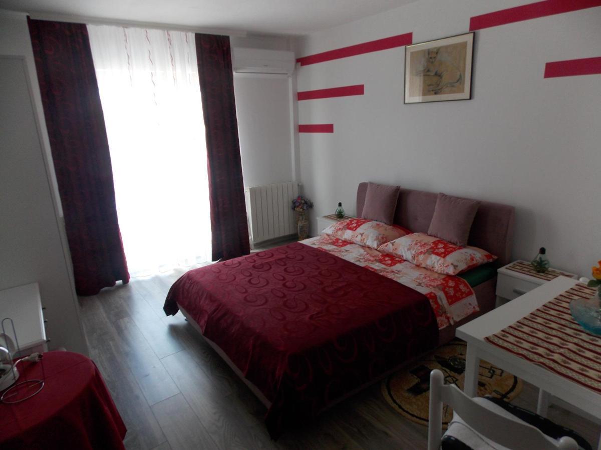 Hanifa Apartmani Rovigno Esterno foto