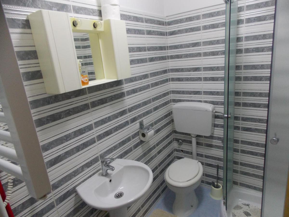 Hanifa Apartmani Rovigno Esterno foto