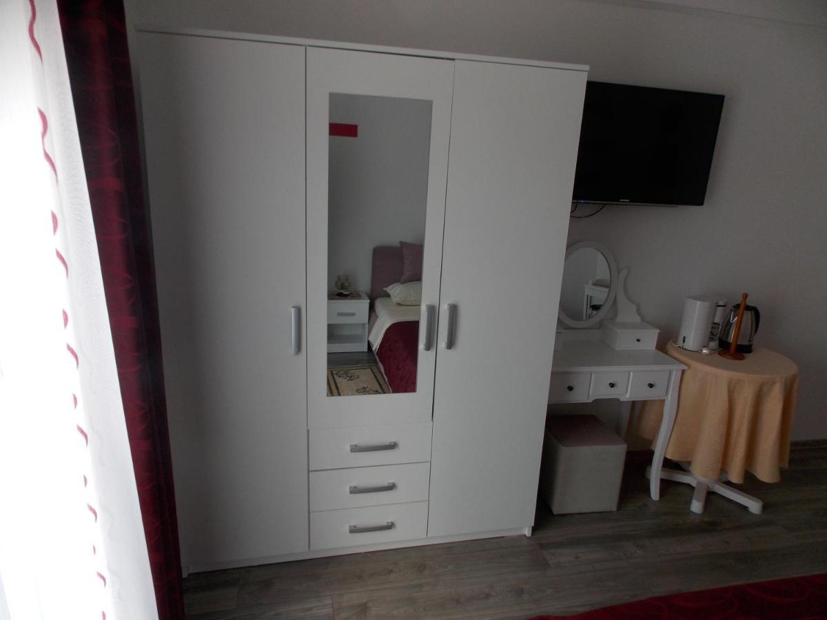 Hanifa Apartmani Rovigno Esterno foto