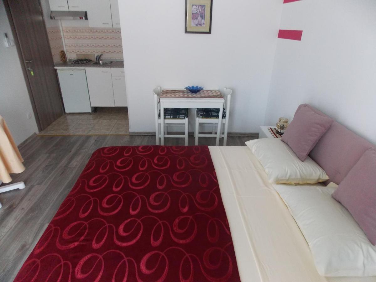 Hanifa Apartmani Rovigno Esterno foto