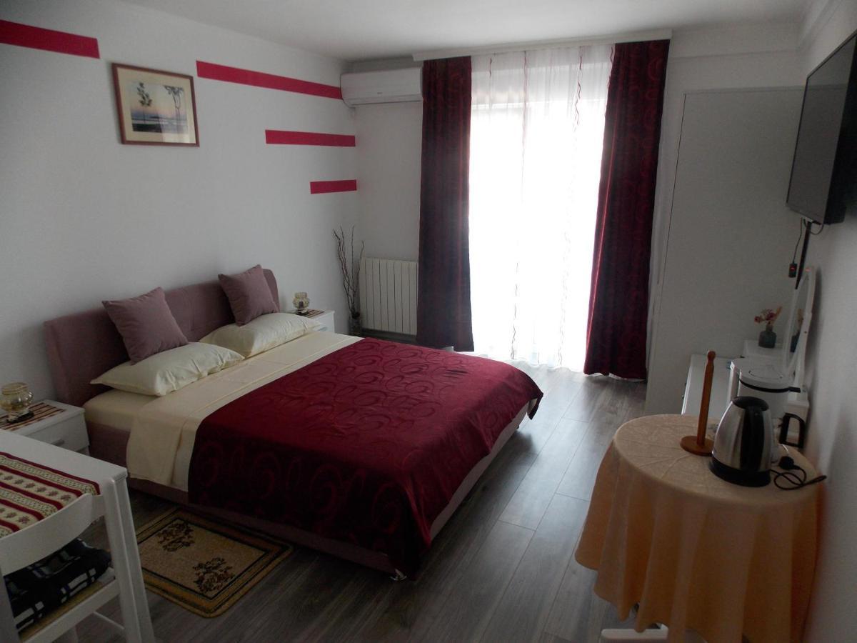 Hanifa Apartmani Rovigno Esterno foto